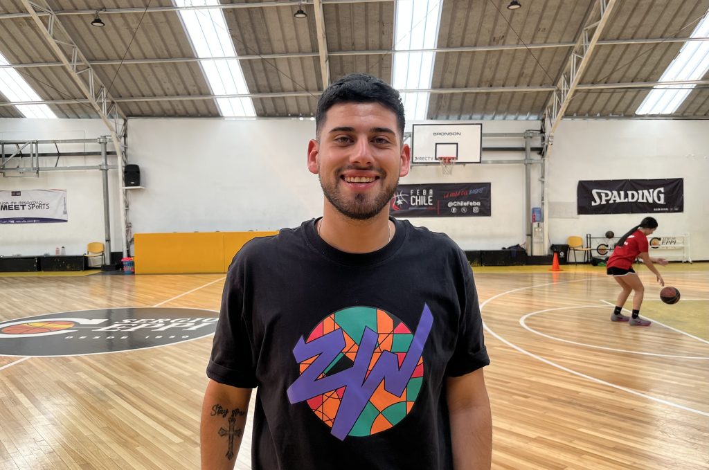 Nicolás Lineros, profesor de básquetbol del Club Sergio Ceppi